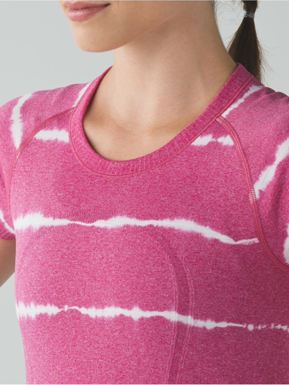 Lululemon Swiftly Tech Short Sleeve Crew Cranberry 8 - Picture 5 of 9